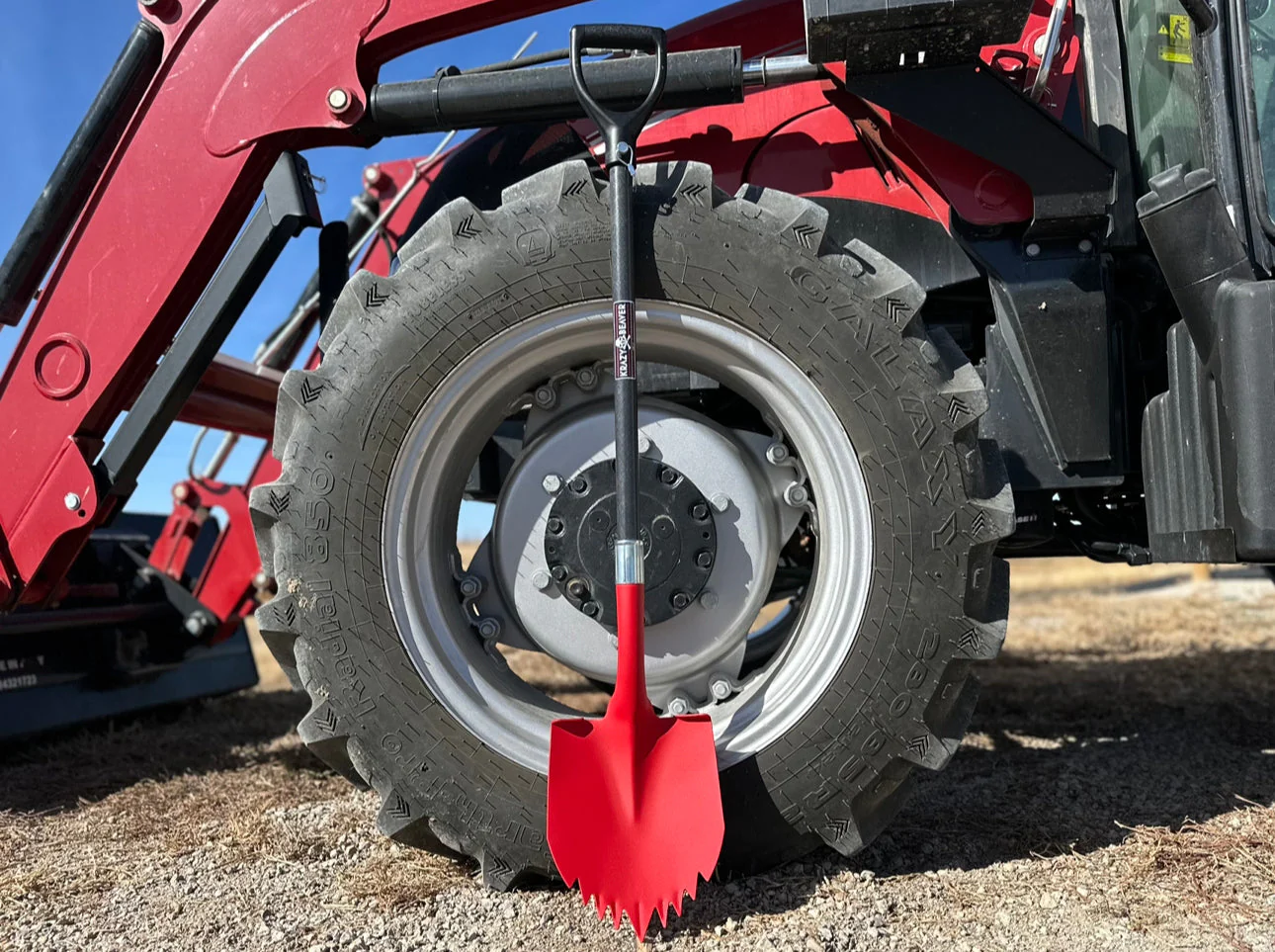 Krazy Beaver Shovel | Textured Red Head / Black Handle | XL - Image 2