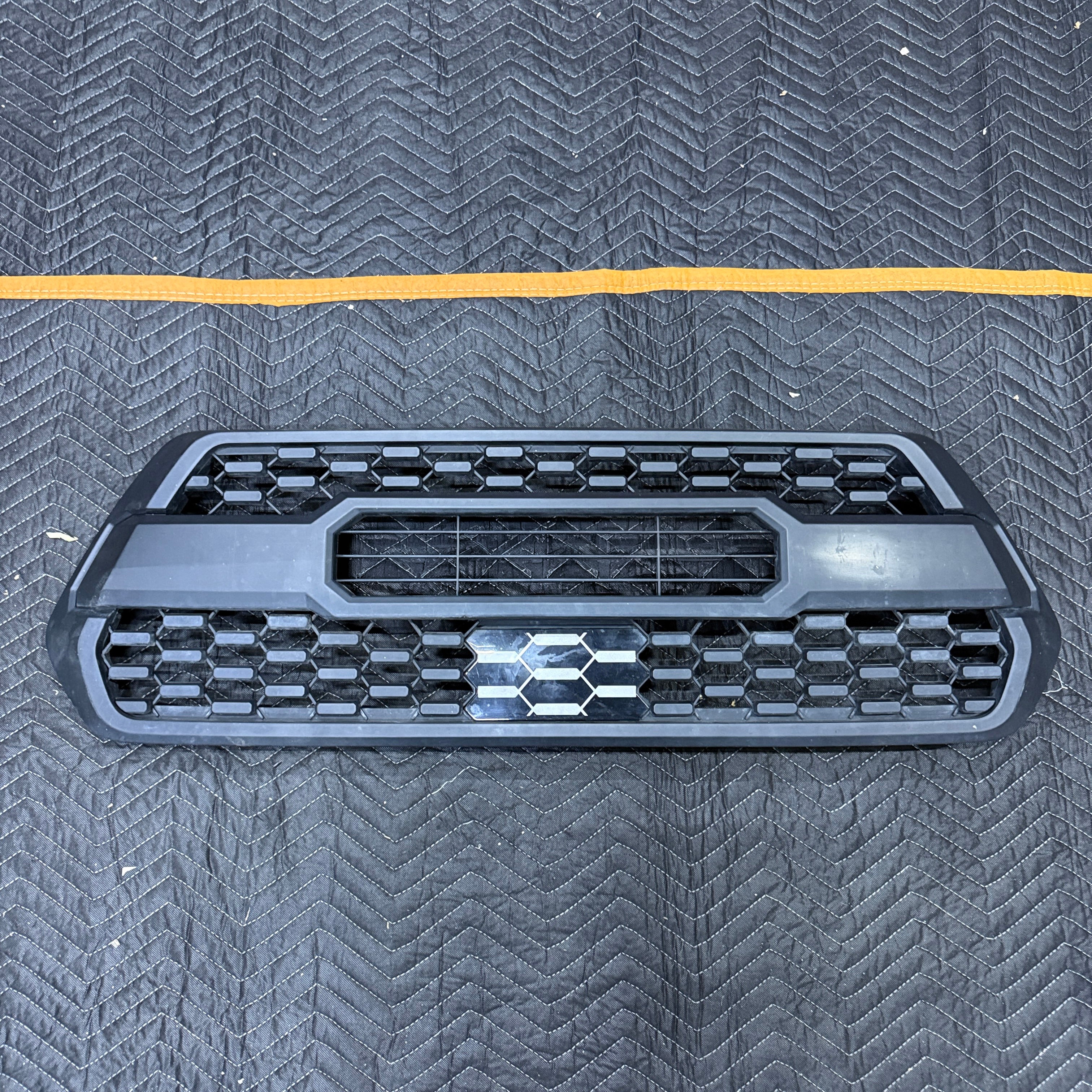 [OPEN BOX] 2016-2023 Toyota Tacoma TRD Pro Style Grille - Matte Black