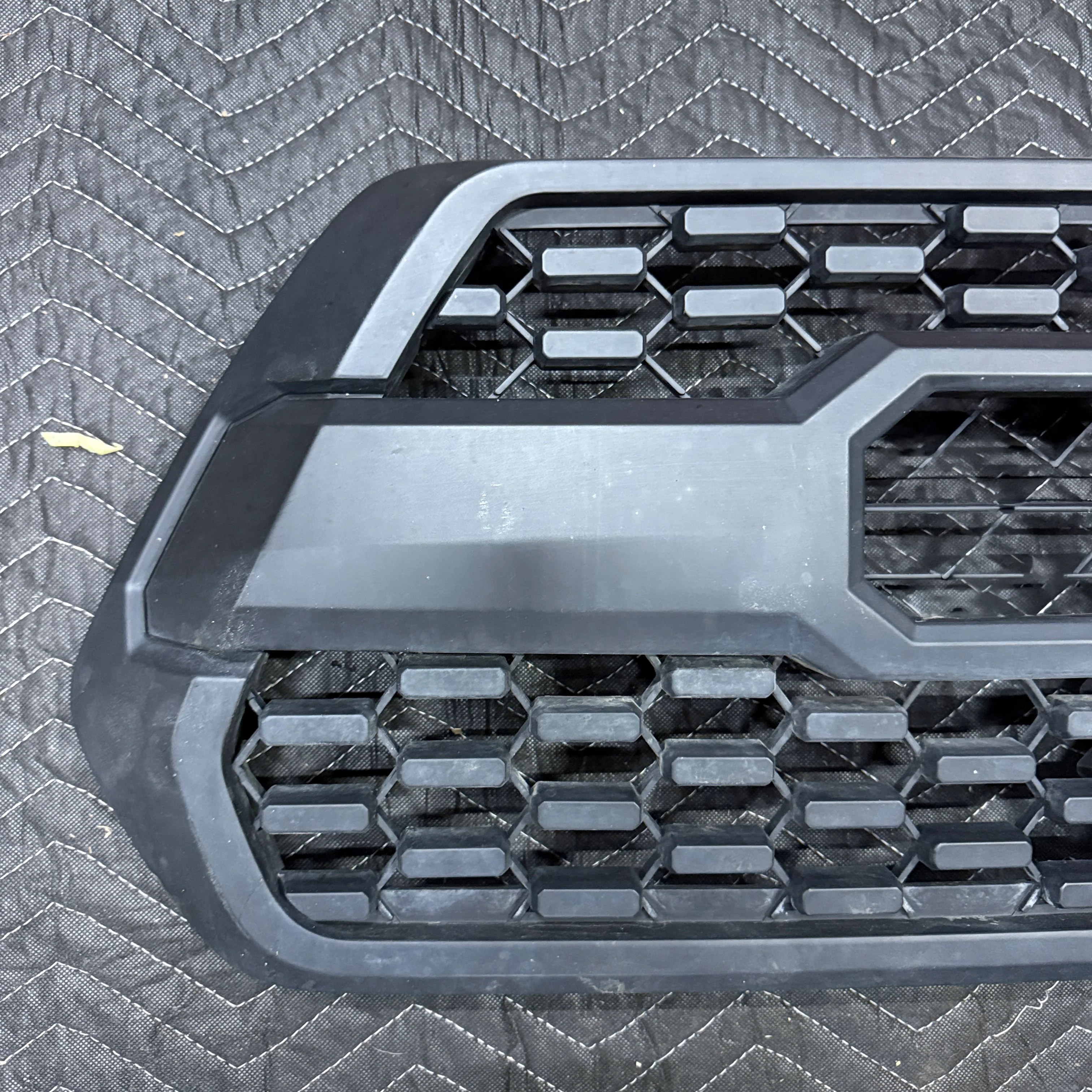 [OPEN BOX] 2016-2023 Toyota Tacoma TRD Pro Style Grille - Matte Black - Image 2