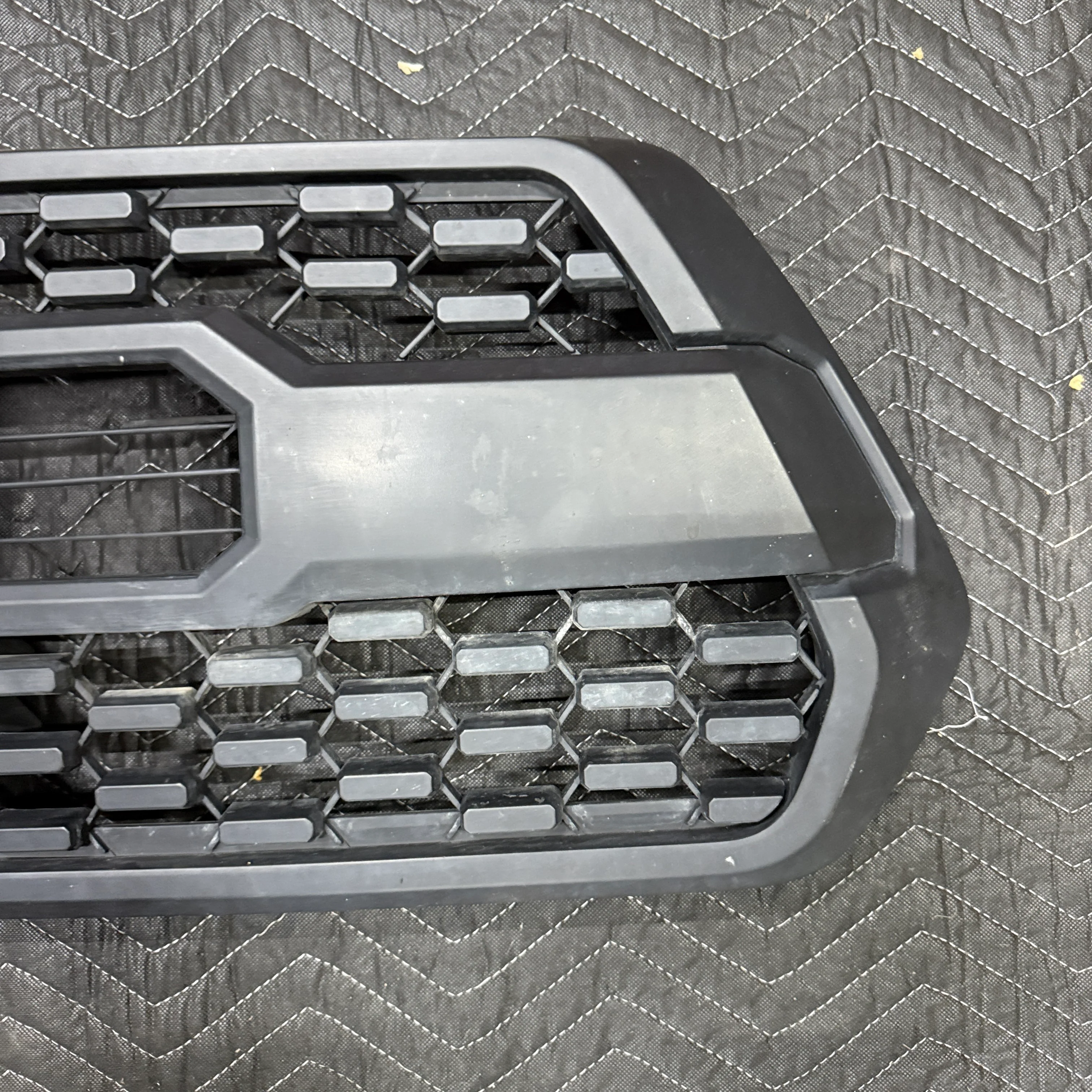 [OPEN BOX] 2016-2023 Toyota Tacoma TRD Pro Style Grille - Matte Black - Image 3