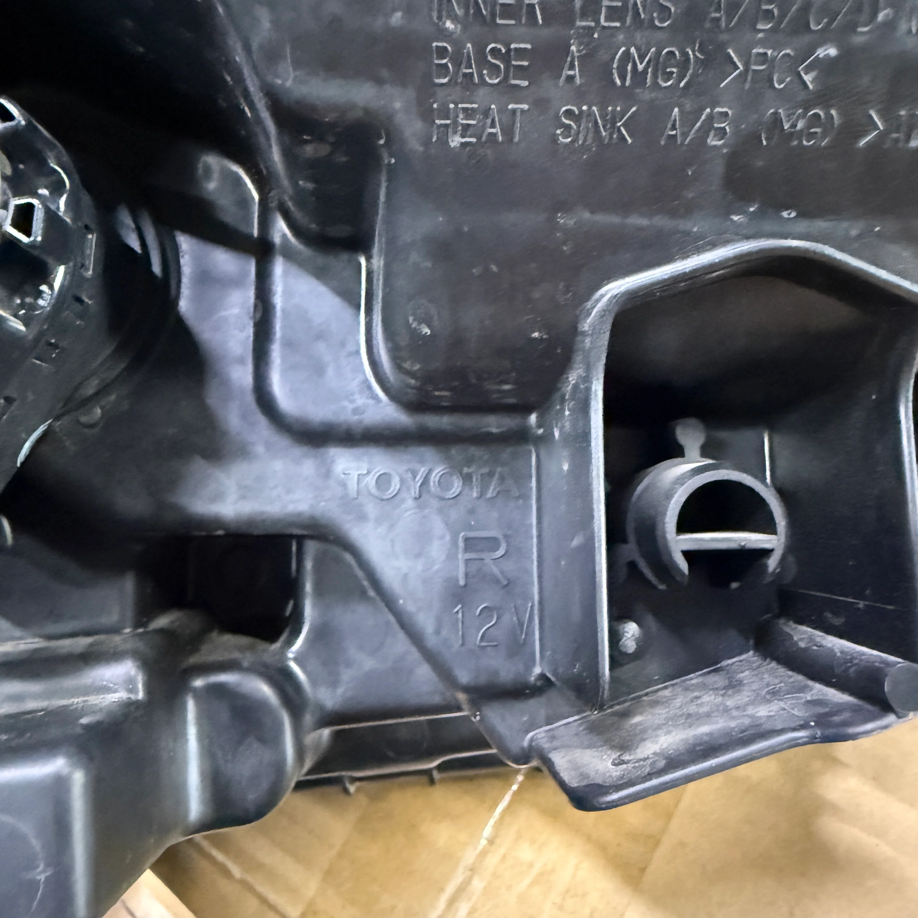 [OPEN BOX] 2024+ Toyota Tacoma OEM Headlights (#81110-AK040 / #81150-AK020) - Image 4