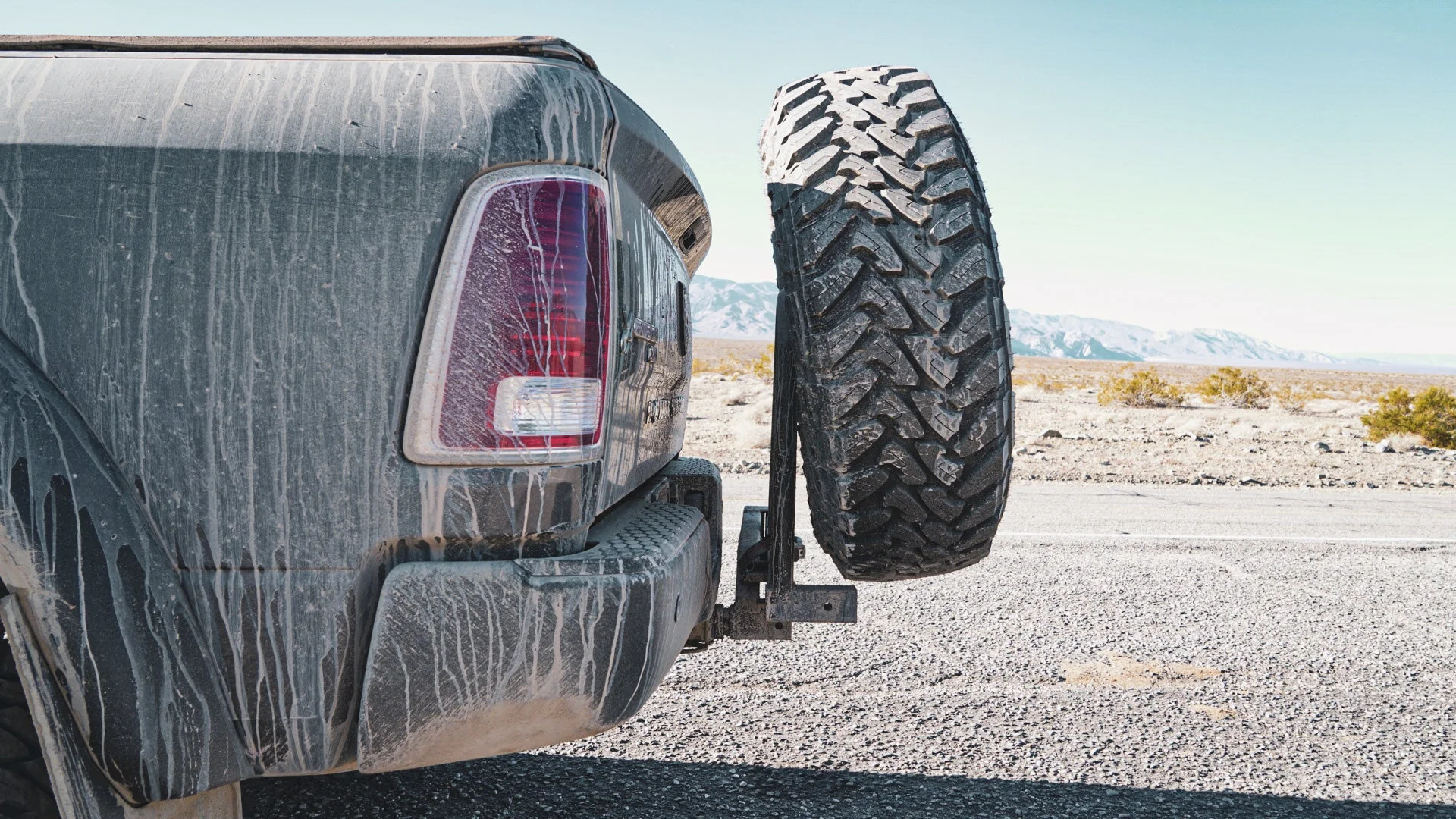UltraSwing® Mega-Fit Spare Tire Hitch Mount - Image 22