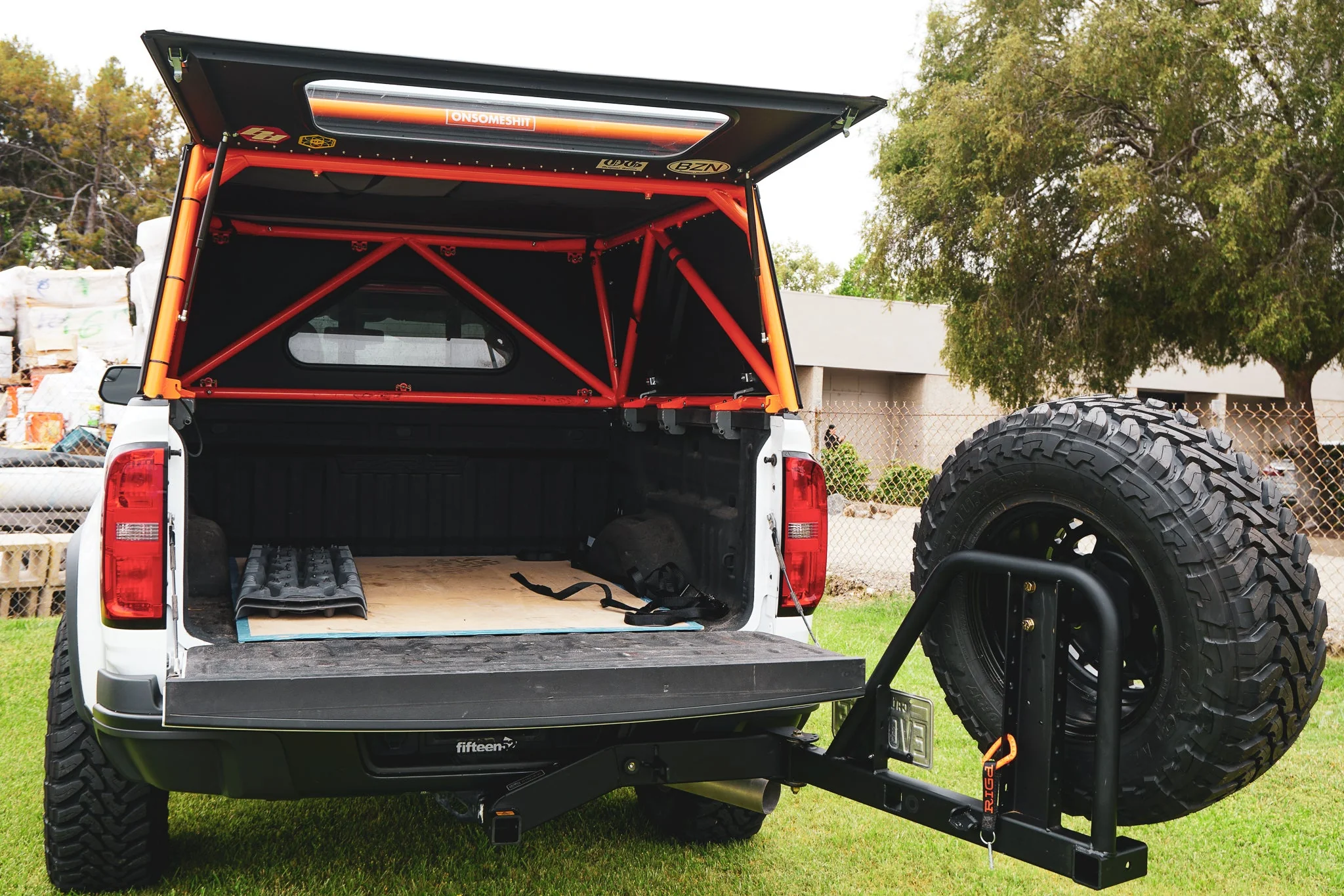 UltraSwing™ Multi-Fit Spare Tire Hitch Mount - Image 14