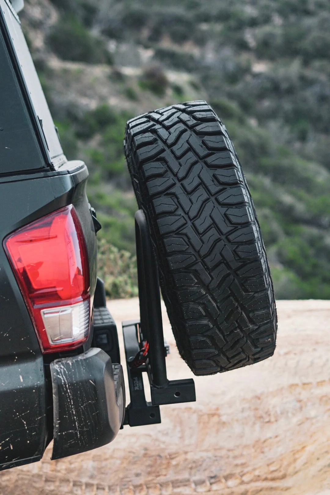 UltraSwing™ Multi-Fit Spare Tire Hitch Mount - Image 17