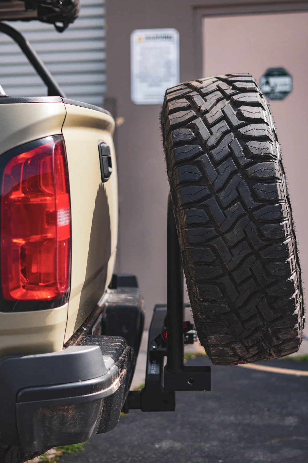 UltraSwing™ Multi-Fit Spare Tire Hitch Mount - Image 22